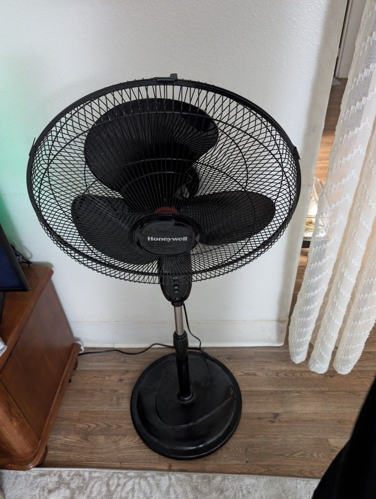 Honeywell Double Blade 16 Pedestal Fan White with Remote Control