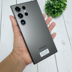 Galaxy S24 Ultra (Unlocked) 256GB 