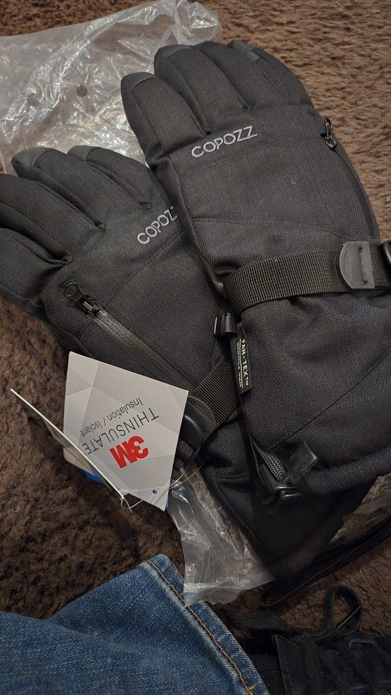 NEW SNOW GLOVES