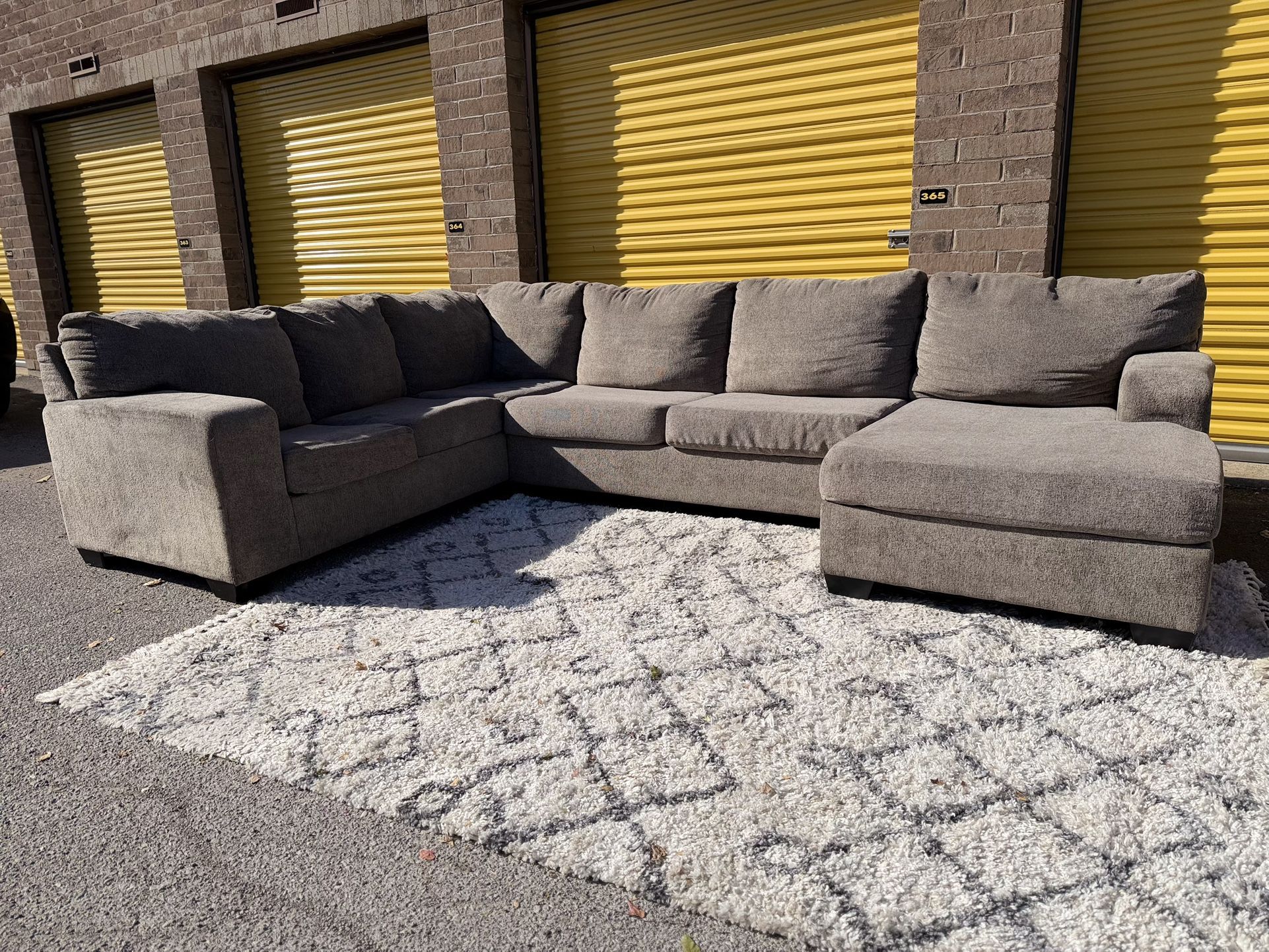 Free Delivery ‼️ Large Gray L-Shaped Sectional Couch w/ Right facing Chaise Clean & Comfy