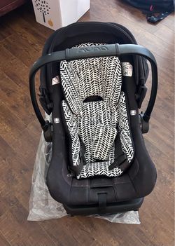 Nuna pipa lite lx Infant Car Seat with Base