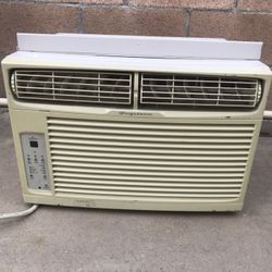 Frigidaire Bedroom window air conditioner 6,000 BTU