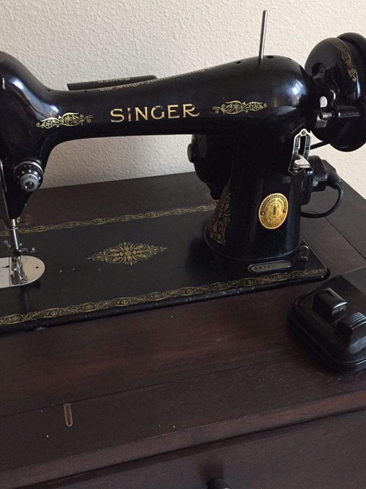 1952 Singer Sewing Machine 66-18 With Reverse. Recently Serviced ...