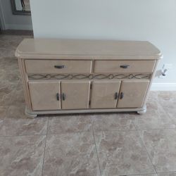 Comoda, Gaveteros O Estantes