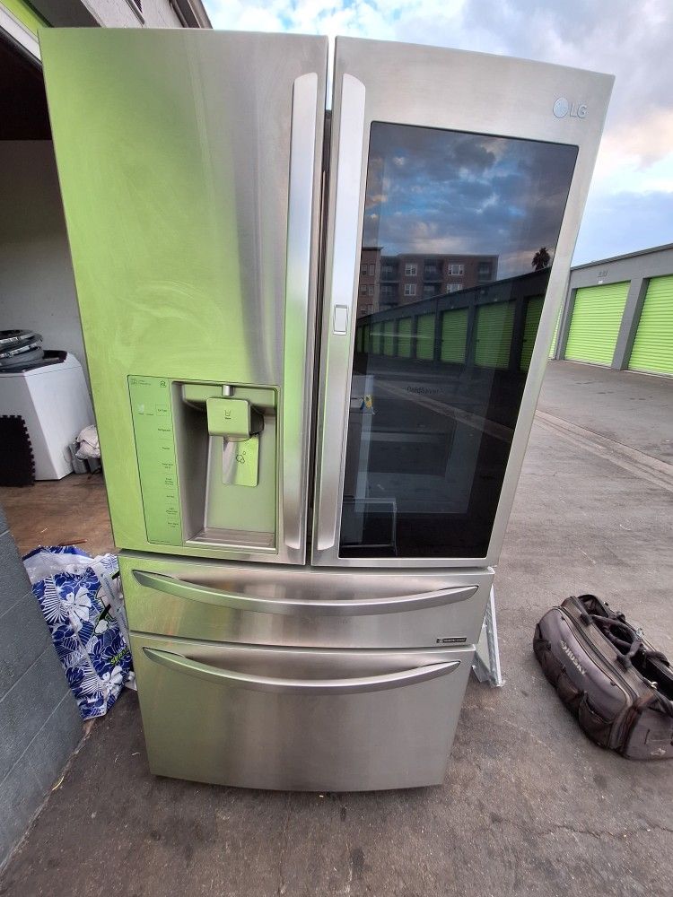 LG Window View Door-in-Door Refrigerator 4 Door French Door with Bottom Freezer