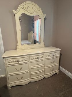 Antique Style Dresser & Twin Sleigh Bed
