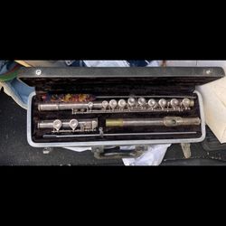 Musical Instrument  Bundy flute in good shape