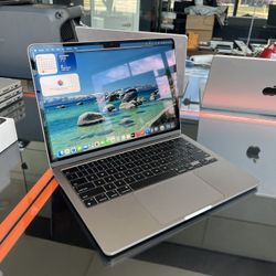 Apple 13” 2024 MacBook Air M3 Chip 16GB Ram 512SSD 100%Battery! 90 day warranty! We offer financing!