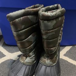 Snow boots size 6 youth / men snow shoes size 6 youth  