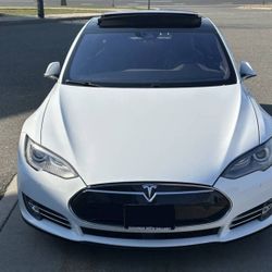2016 Tesla Model S 90D – Luxury Electric Performance