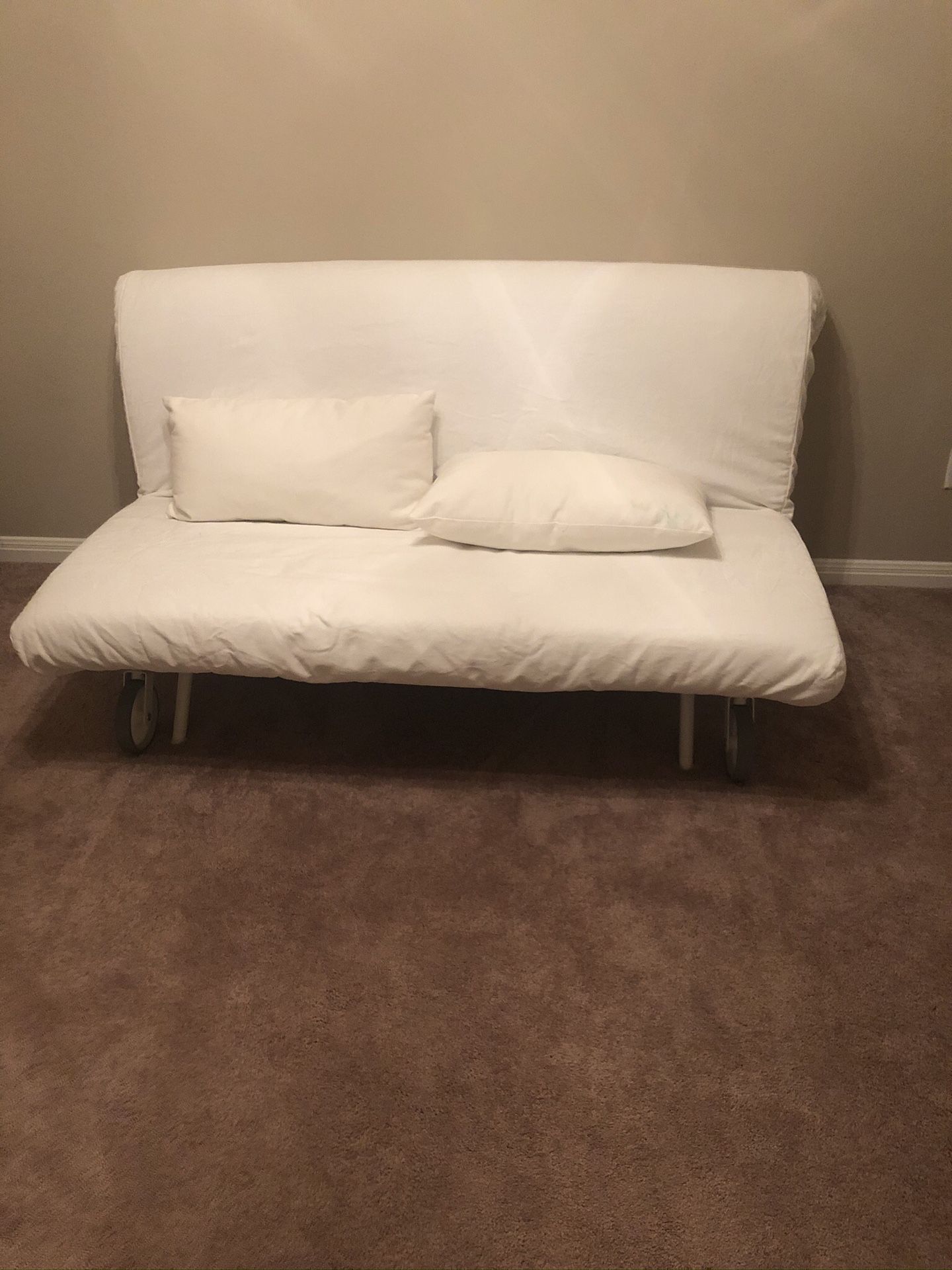 Queen sleeper sofa with cushions and pocket spring mattress pull out couch. Ikea Hyllie beige + cover