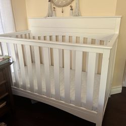 Baby/toddler Crib and Mattress 