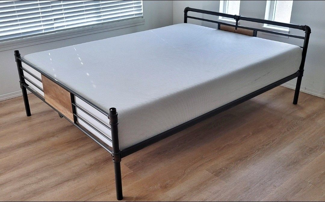 Newer Queen Zinus 10" Green Tea Memory Foam Mattress with Zinus Platform Bed Frame