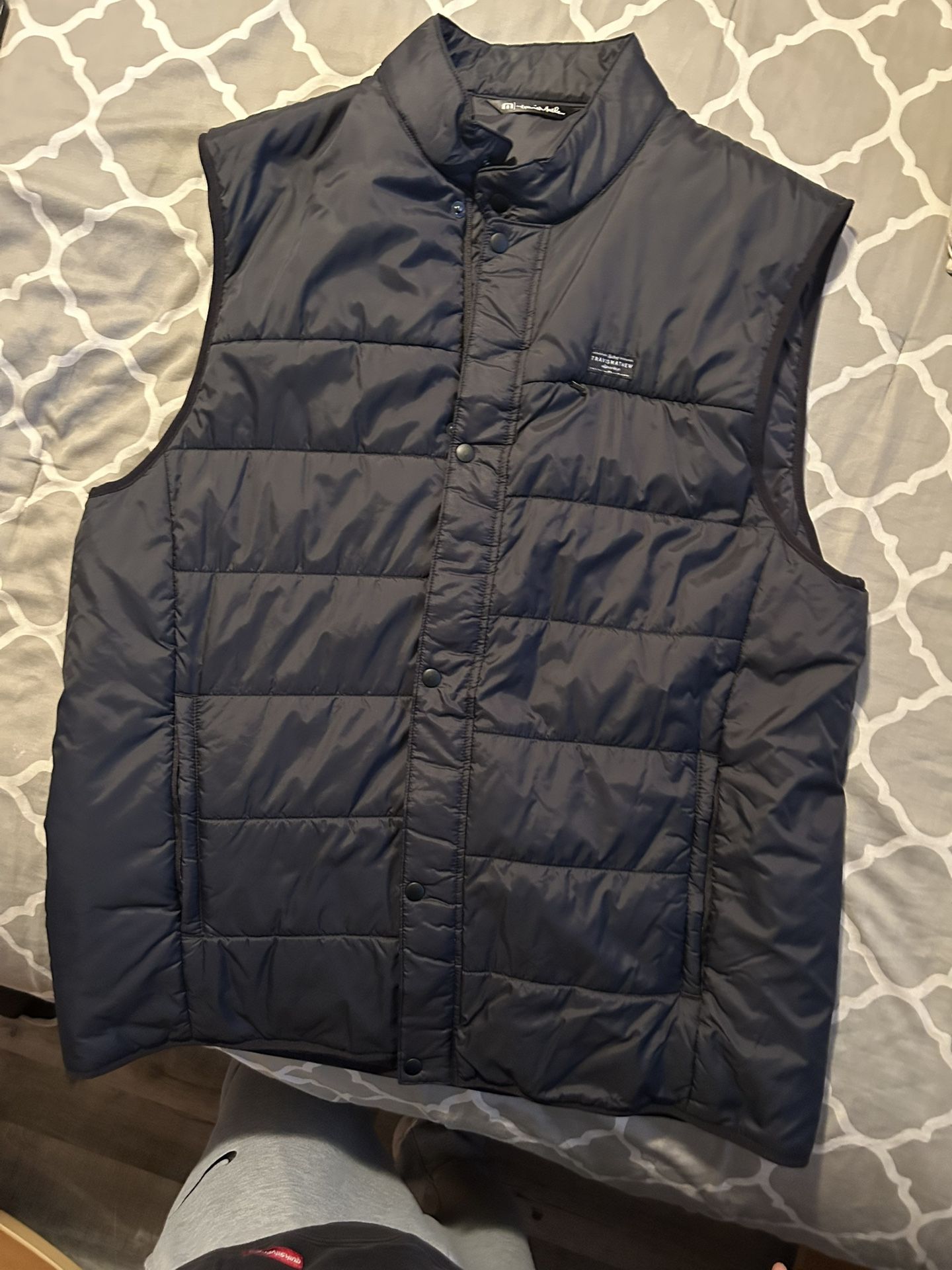 Travis Matthew’s Black Puffer vest XXL