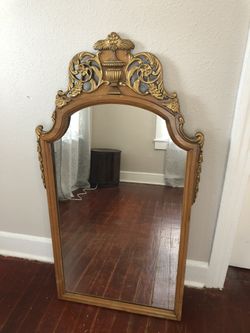 Vintage wooden decorative mirror, very good to excellent condition