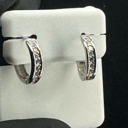 ✨ NEW 925 Sterling Silver Moissanite Huggie Earrings ✨