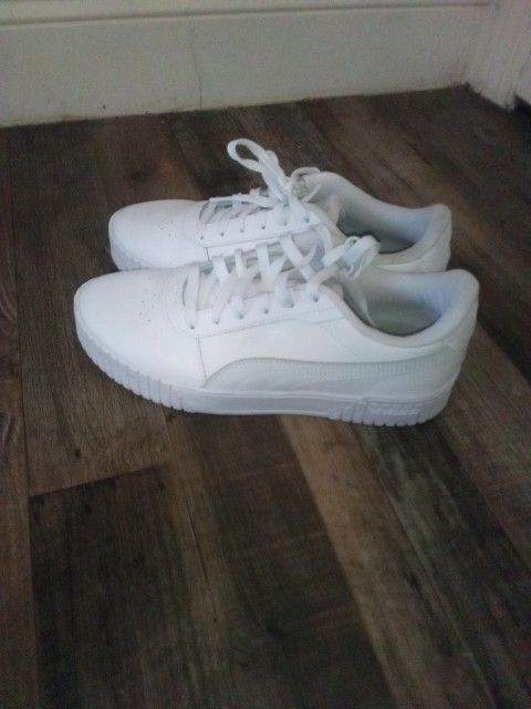 Women Pumas Sz10