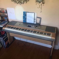 Yamaha DGX-620 Electric Keyboard 88 Keys