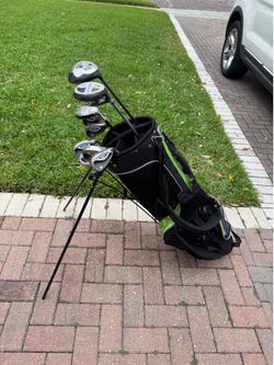 Men’s Callaway golf club set.  Complete right handed set with golf bag
