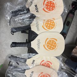 7 x Wooden Pickleball Paddles + 8 Pickleball Balls (new)