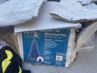 7.5ft Shenandoah Pine Pre Lit Christmas Tree 