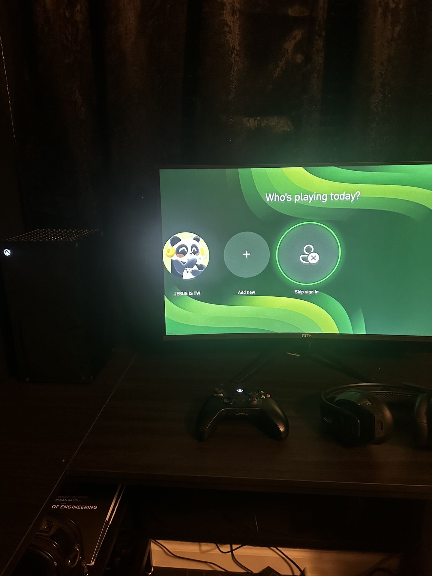 Xbox Series X 1TB w/ Monitor, Controller And Headset