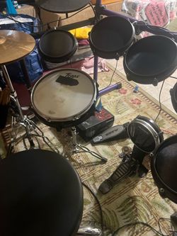 Alesis D4 Drum set
