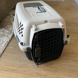 Pet Carrier / Kennel