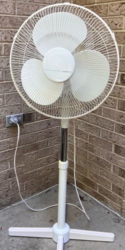 Holmes White Pedestal Fan Oscillating Floor Standing 3 speed Cleaned Oiled