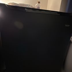 Mini Fridge / Freezer