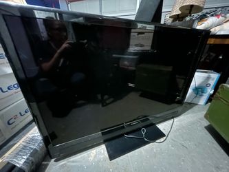 60” Mitsubishi TV w/remote