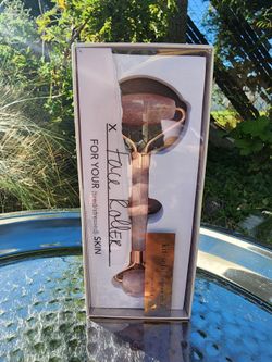 KITSCH Rose Quartz Crystal Facial Roller
