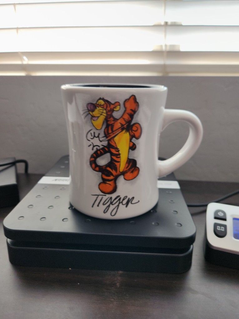 The Disney Store Tigger On White 16 oz Ceramic Coffee Mug Pre-Owned