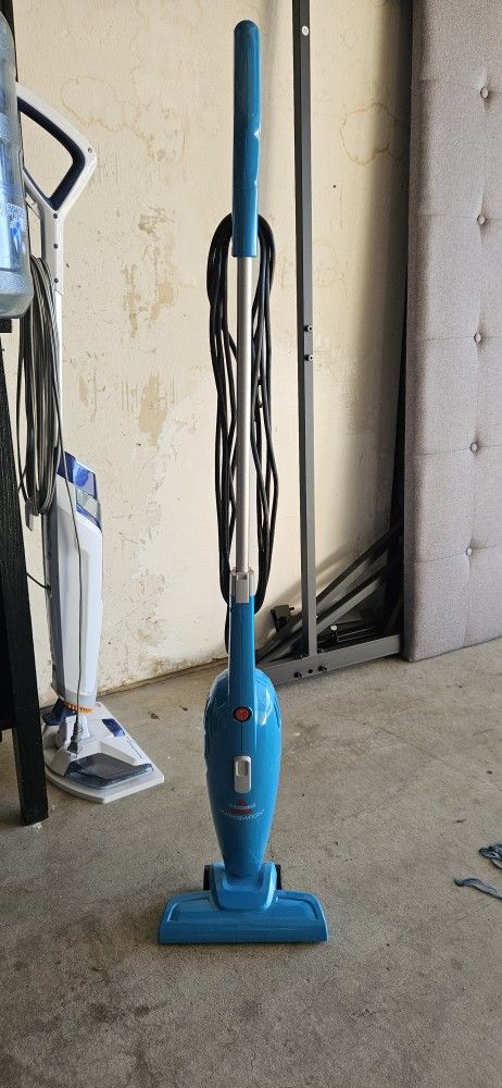 Small Lightweight Vacuum