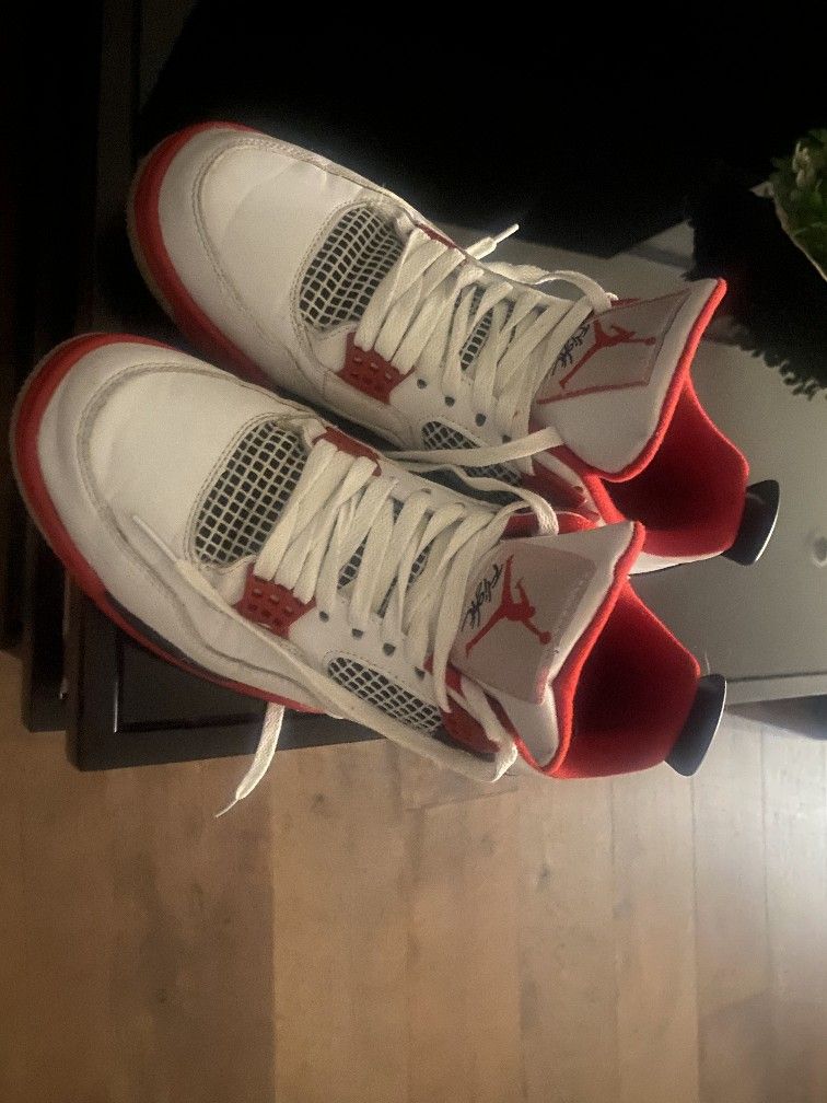 Jordan Retro 4 Red