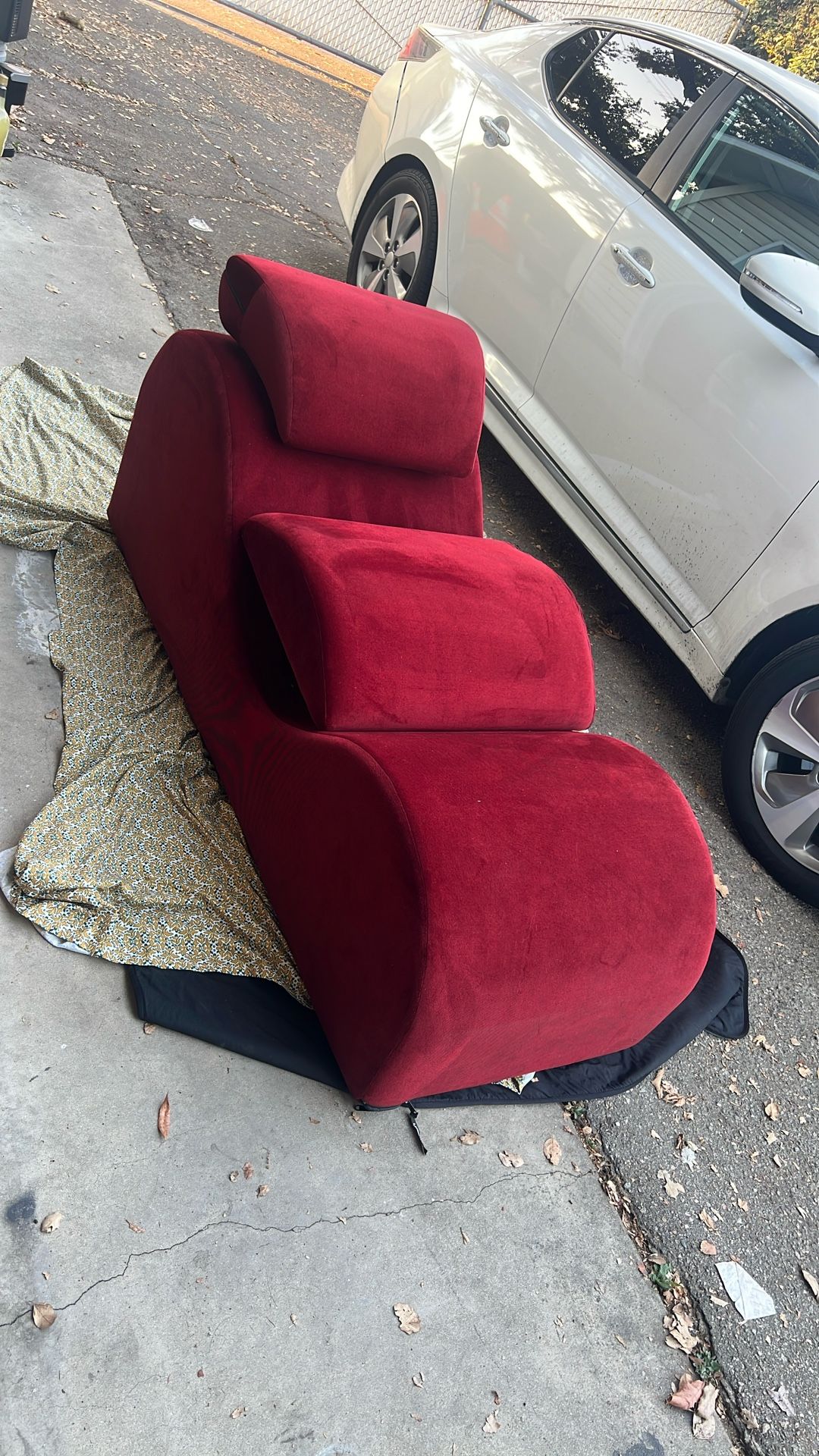 Yoga Couch Barely Used 3 Pieces 5’x2’