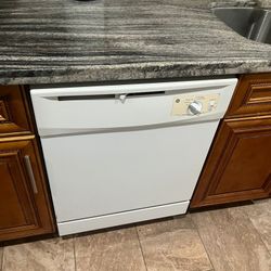 Dishwasher BEST OFFER ACCEPTED