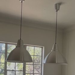 2 Pendant lights 