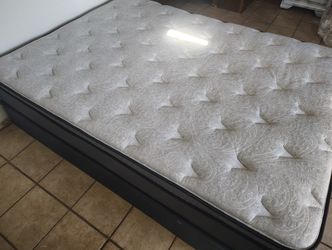 Beautiful Queen Size Pillow Top Mattress And Box Spring With Free Delivery