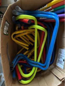 Sprinter adjustable hurdles 12 yellow and 6 different color hurdles