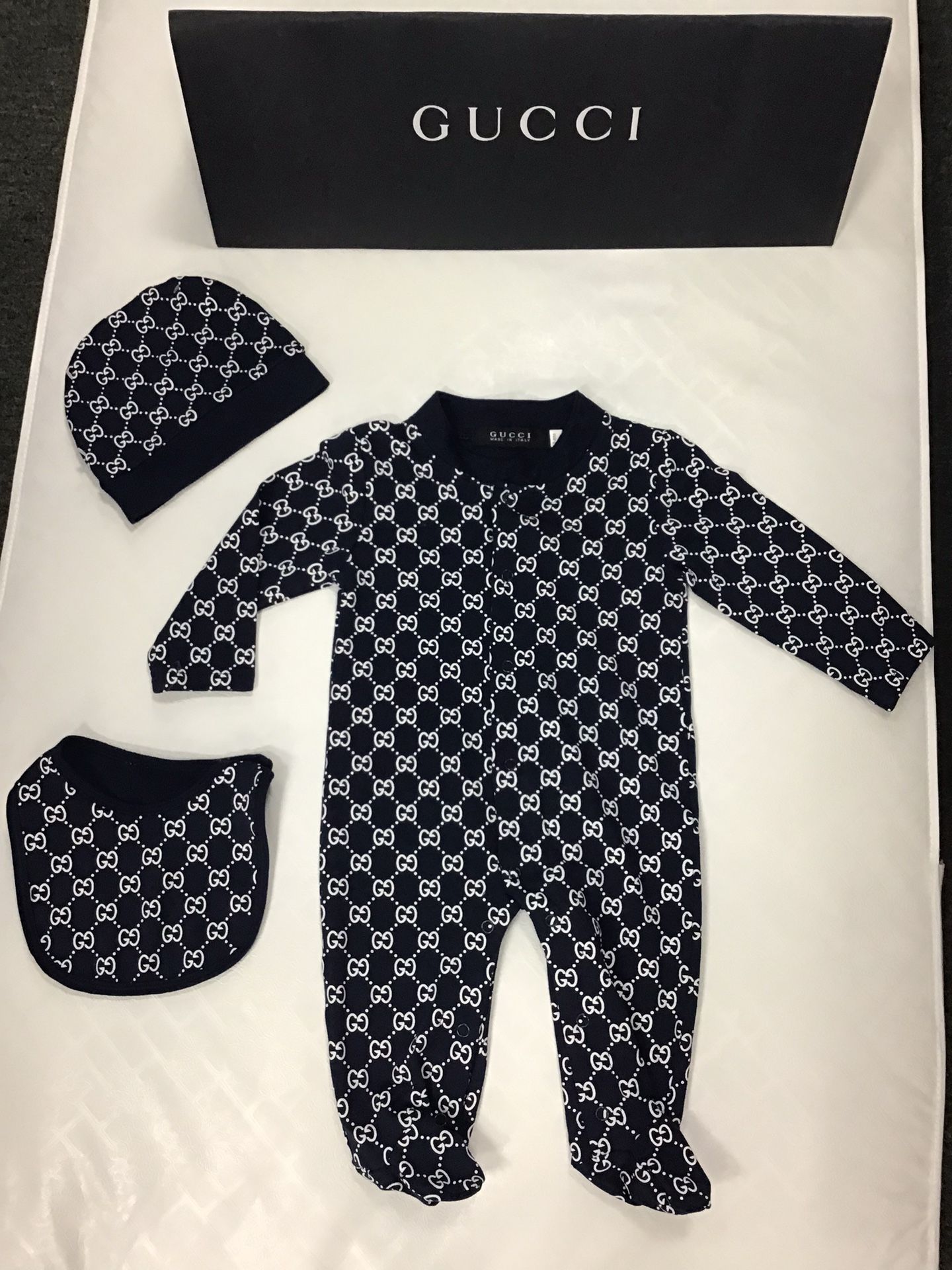 New With Tags Designer Baby Gucci 3 Piece Monogramed Footsie Pajama Set $200
