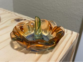 Iridescent Resin Ring Holder Dish – Amber & Green Ruffled Jewelry Tray