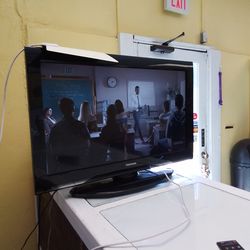 Toshiba 32" w/remote