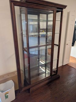 Curio large with lock
