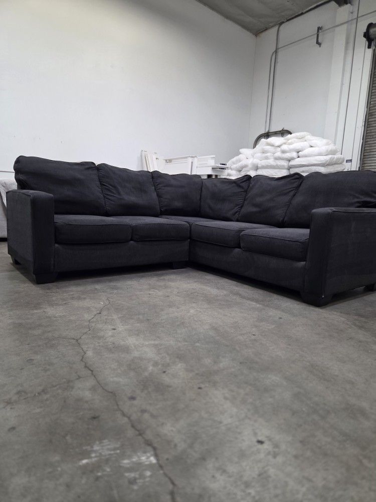 Sectional Couch- Free Delivery‼️