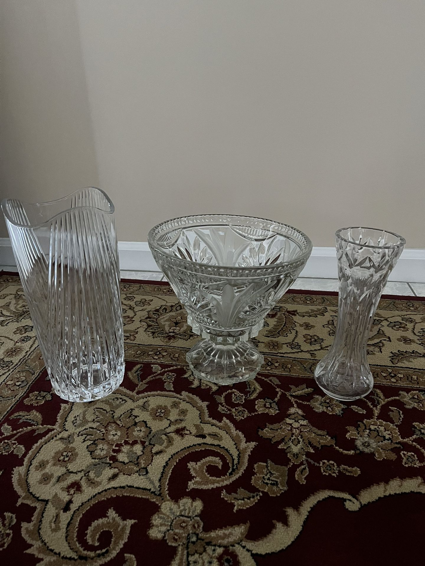 ONLY $25 RETAIL $135💰💰💰 3 VINTAGE CRYSTAL VASES 💐💐. EXTREMELY HEAVY. VERY DETAILED. DIFFERENT SIZES & SHAPES. NO CHIPS OR CRACKS.