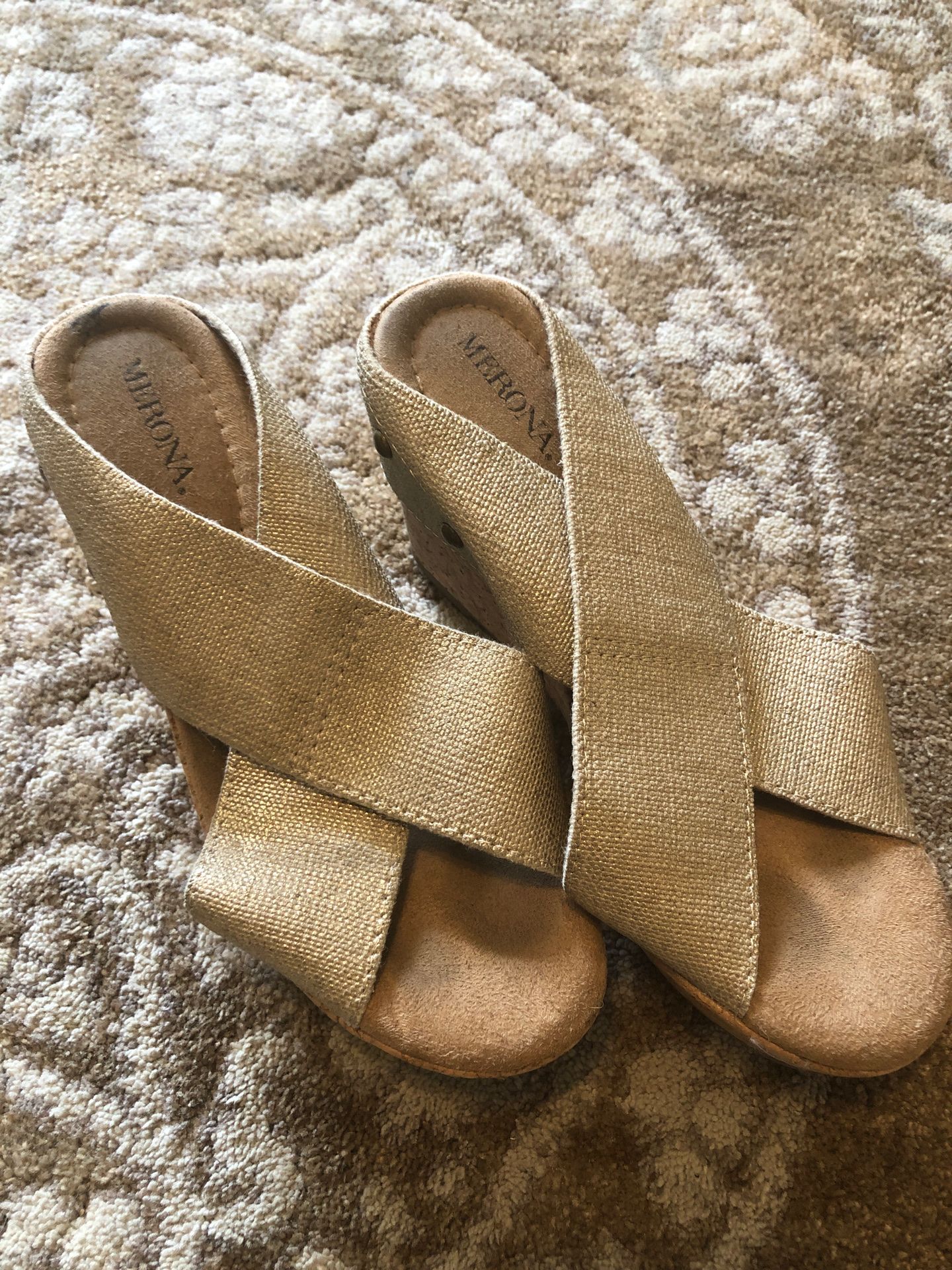 Size 6 women’s shoe, wedge