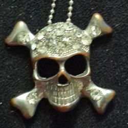 UNI-SEX CURVE CHAIN WITH SKULL PENDANT