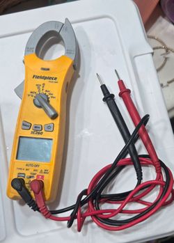 FIELDPIECE Digital Clamp Meter: TRMS, CAT III 1000V/CAT IV 600V, 600 A Max AC Current Measurement