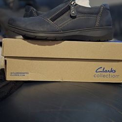 NIB Navy Clarks Carleigh Ray Nubuck Flats Size 9 M Women's Eu 40